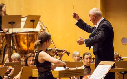 gra Agata Szymczewska, dyryguje Czesław Grabowski