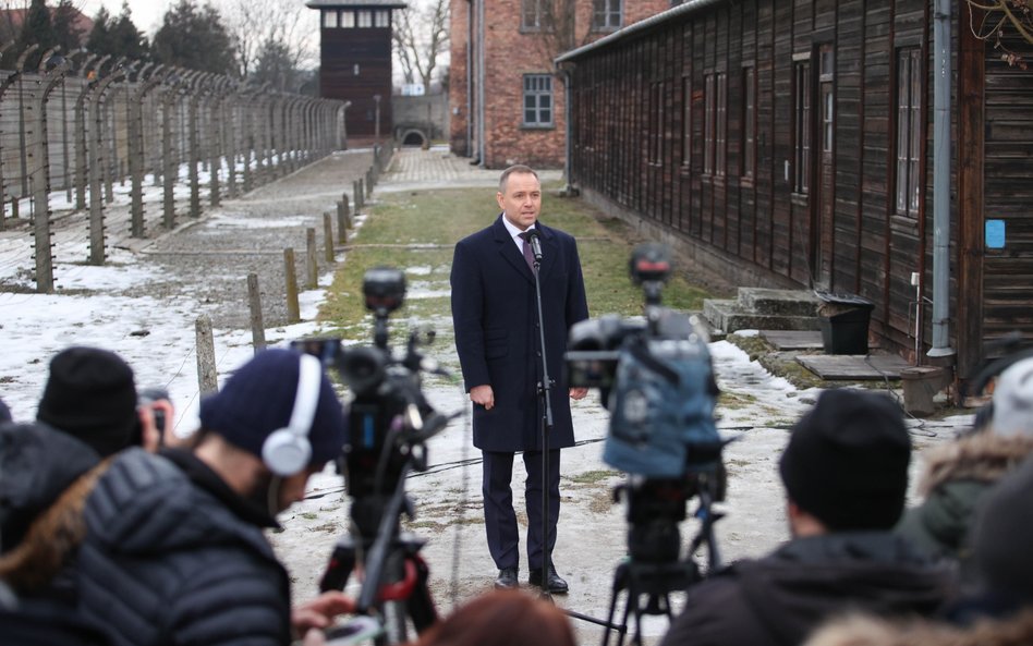 Międzynarodowy Dzień Pamięci o Ofiarach Holokaustu. Prezydent Karol Nawrocki na terenie byłego obozu