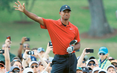 Tiger Woods najpierw zaliczył bolesny upadek na oczach milionów widzów, a teraz zdaje się, że zaczyn