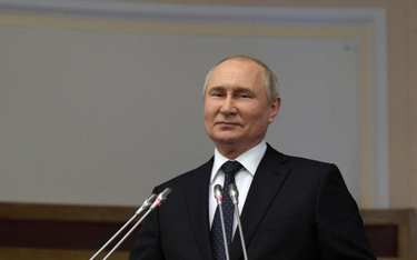 Putin do Macrona: Zachód ignoruje zbrodnie wojenne Ukrainy