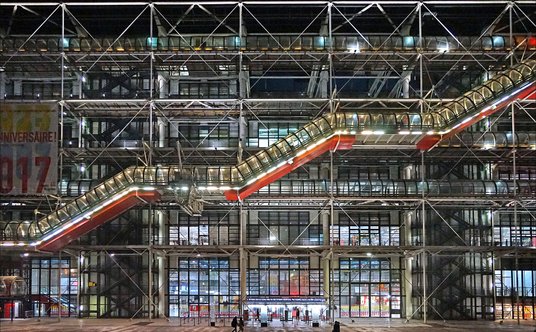 Centrum Pompidou nocą.