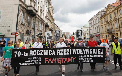 Organizacje kresowe od lat apelują o upamiętnienie tragedii na Wołyniu. Na zdjęciu marsz z 2013 r. w