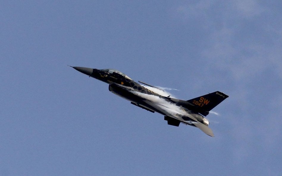 F-16