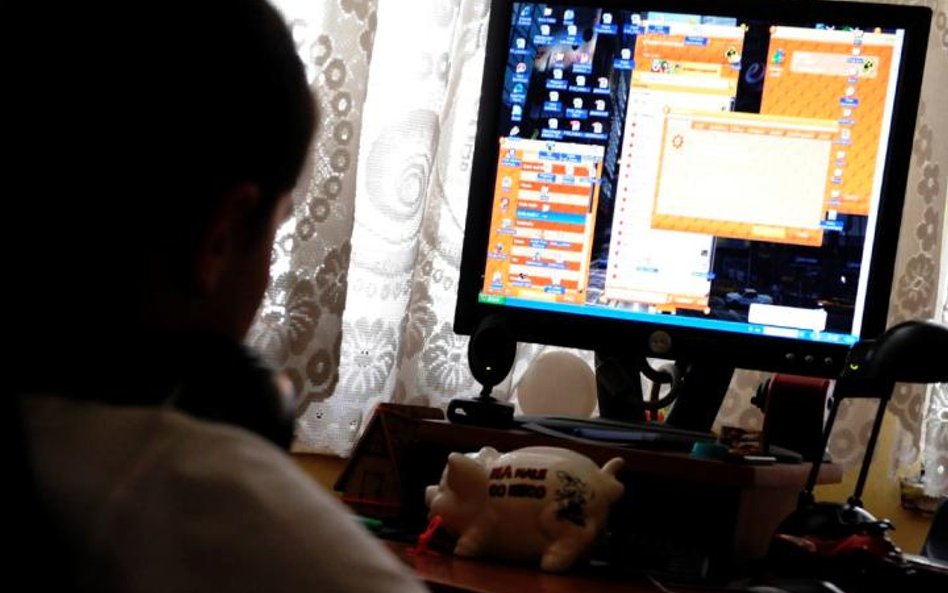 Problem uzależnienia od komputera czy komórki dotyczy coraz więcej dzieci