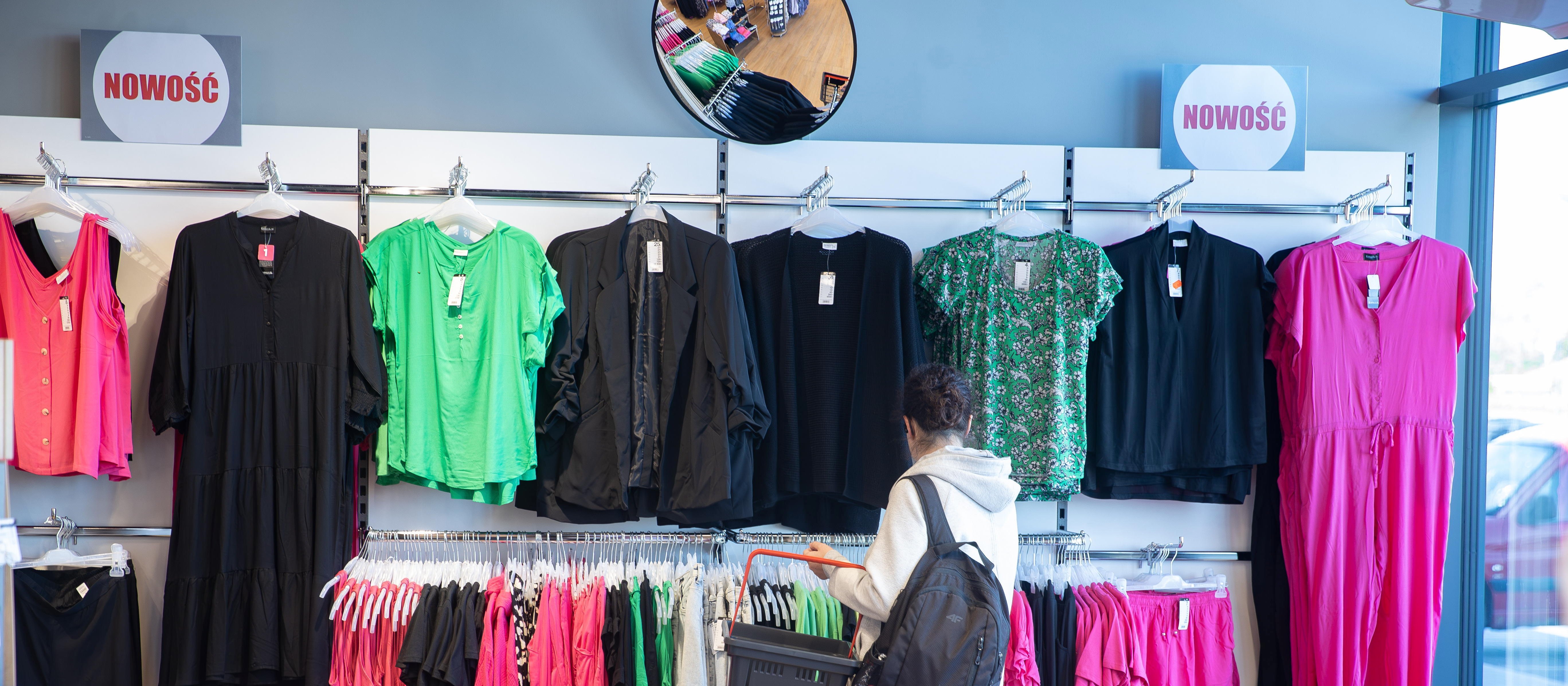 Rynek odzieży i obuwia w Polsce zwalnia. Giganci rosną