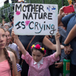 Thunberg i kilkaset nastolatków w proteście przed siedzibą ONZ