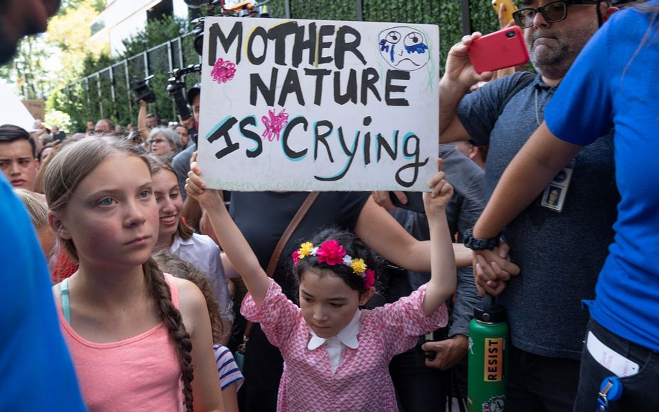 Thunberg i kilkaset nastolatków w proteście przed siedzibą ONZ