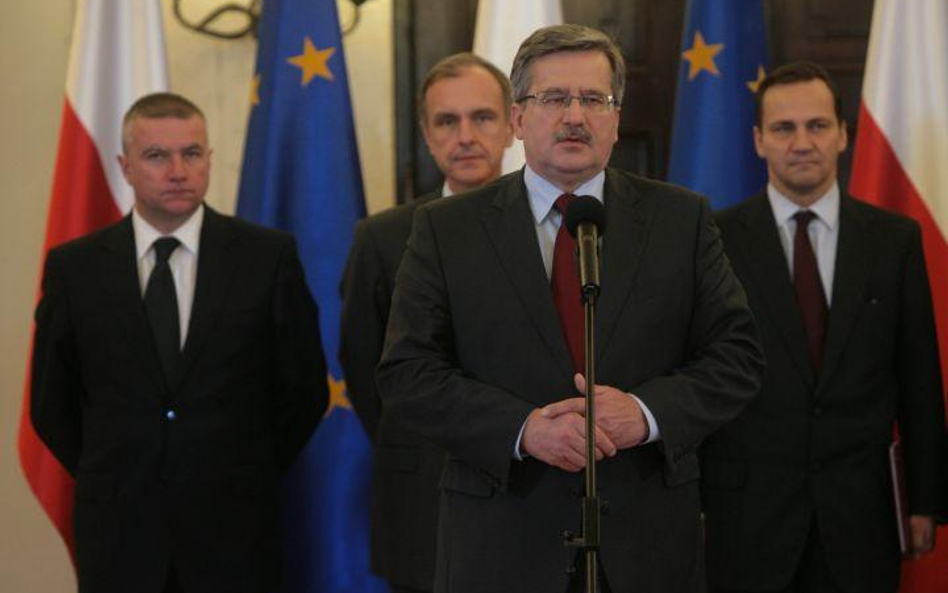 Bronisław Komorowski poprosił na spotkanie do Pałacu Prezydenckiego premiera Donalda Tuska i szefów 