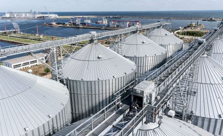 Silosy zbożowe w porcie w Konstancy, Rumunia