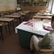 Pedagogowi przysługuje nieraz podwójna rekompensata za stratę posady
