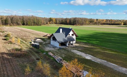 Budowa domu w sąsiedztwie planowanej drogi. Czy są podstawy do unieważnienia pozwolenia?