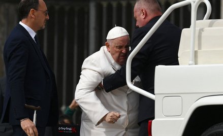 Papież Franciszek trafił do szpitala. Ma problemy z sercem i oddychaniem