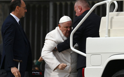Papież Franciszek trafił do szpitala. Ma problemy z sercem i oddychaniem