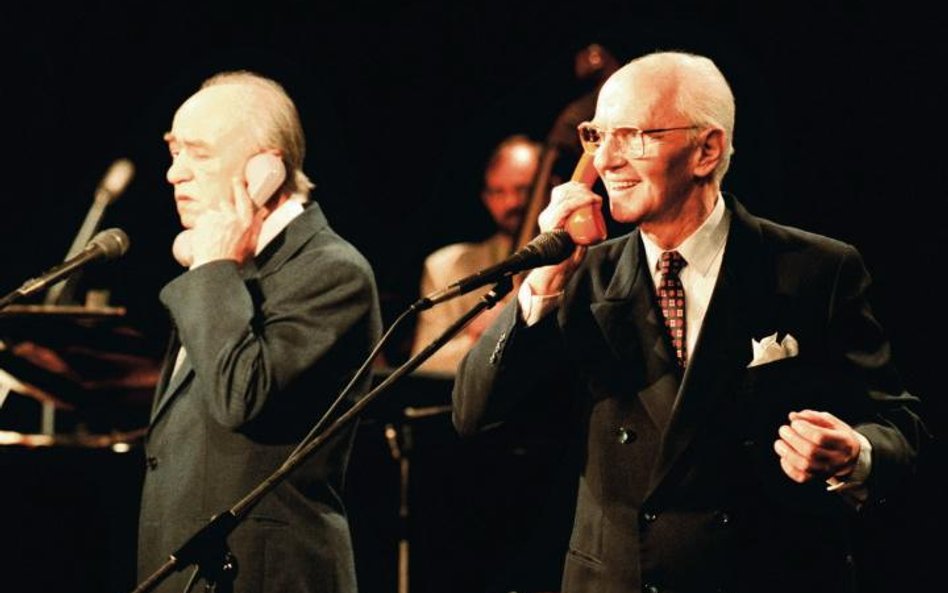 Wiesław Michnikowski i Edward Dziewoński w kabarecie Dudek