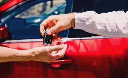 Niezbędnik przedsiębiorcy: auto po leasingu dla krewnego * KSeF: spóźniona faktura * VAT od cudzych 