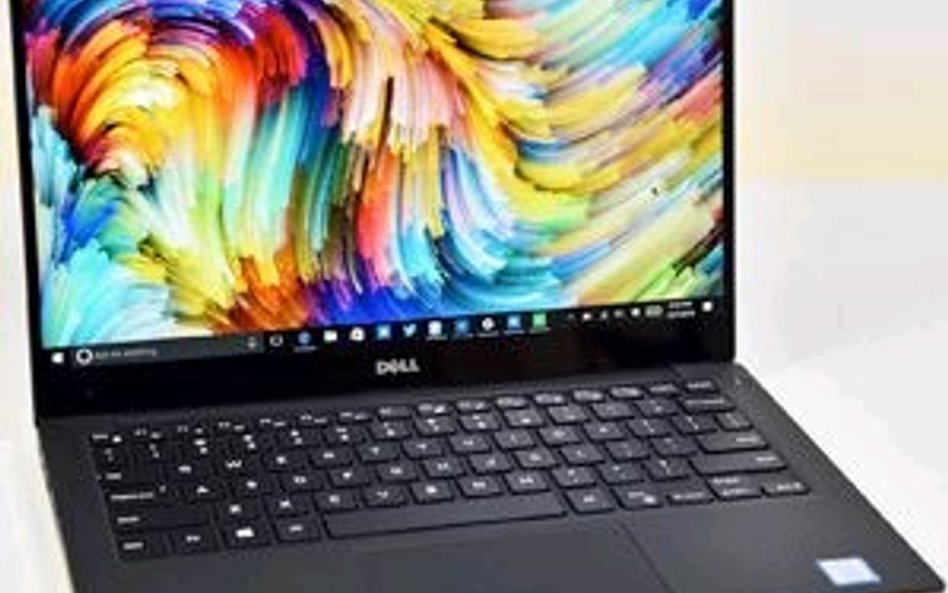 Komputery i tablety na gwiazdkę: Ultrabooki biją w sklepach elektroniczne tabliczki