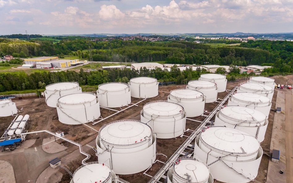 Przedsiębiorcy rozpoczynający działalność na rynku paliw będą zobligowani do tworzenia zapasów obowi