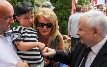 Jarosław Kaczyński odwiedził Pułtusk, wraz z politykami partii rządzącej rozpoczął serię wakacyjnych