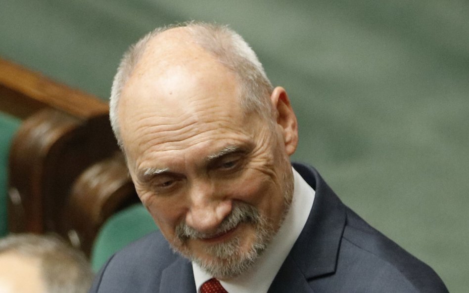 Macierewicz: Rząd PO wschód Polski pozostawiał do dyspozycji Rosji