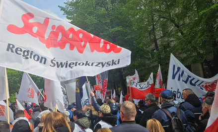 Przed Ministerstwem Aktywów Państwowych odbywa się protest pracowników Poczty Polskiej