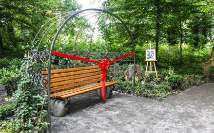 Park Miłości nad jeziorem Lubiąż w Lubniewicach
