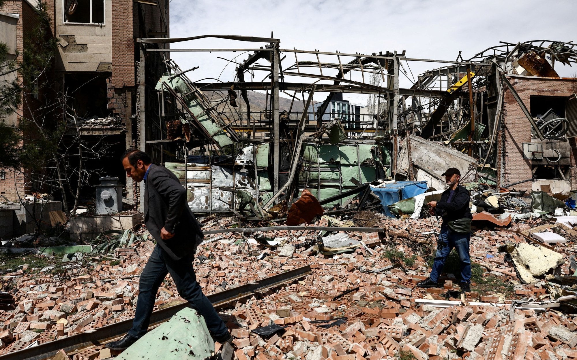 There is an agreement on a ceasefire. U.S. and Iran to start direct talks