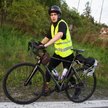 Influencer Piotr Hancke, znany jako Łatwogang na trasie charytatwynego przejazdu rowerowego z Zakopa