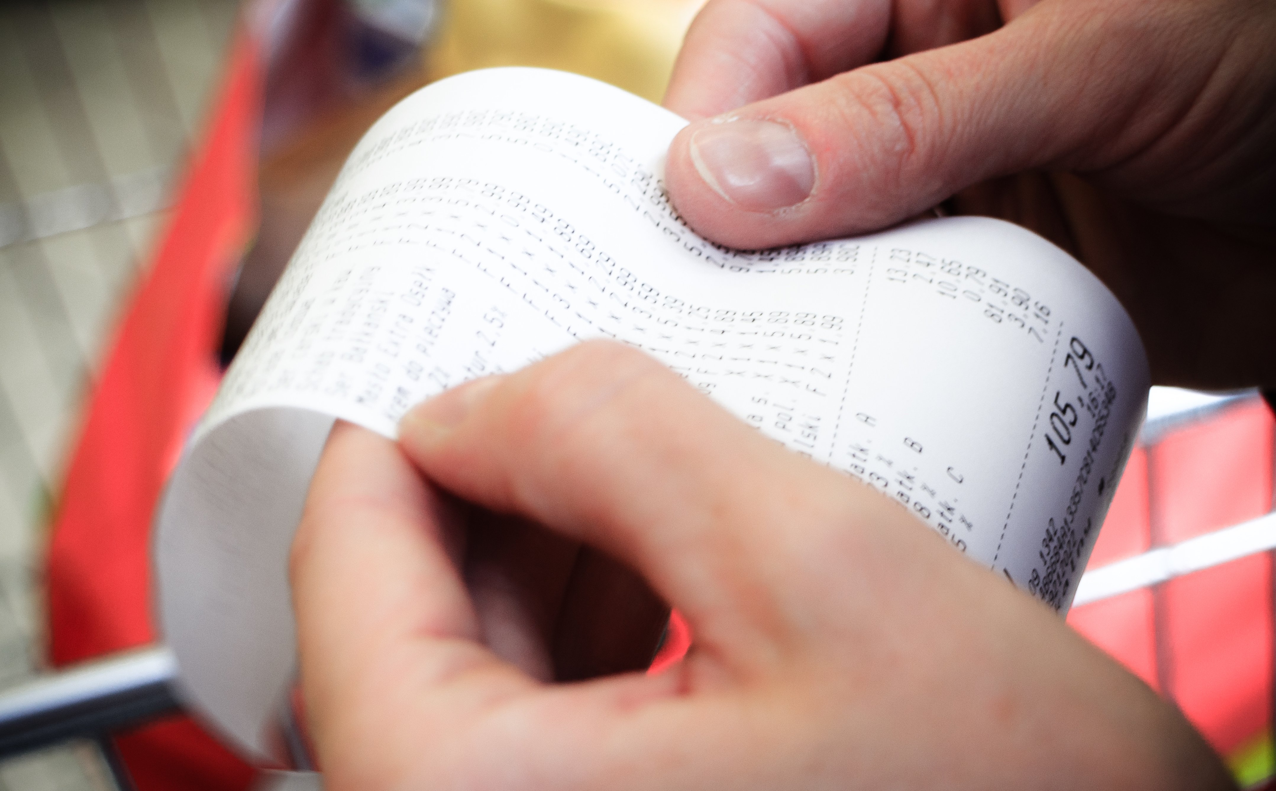 GUS zrewidował inflację za sierpień w górę. Wciąż to jednak najmniej od dawna