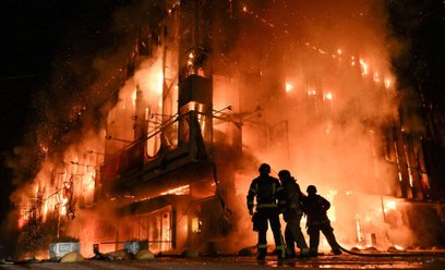 Pożar po rosyjskim ataku na centrum handlowe w Zaporożu