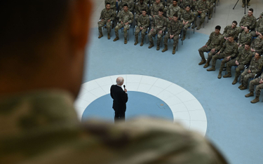 Prezydent Joe Biden przemawia do amerykańskich żołnierzy w Rzeszowie