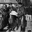 Stanisław Maczek, wówczas pułkownik, wśród oficerów w tatrzańskim Jurgowie, listopad 1938 r. Już za 