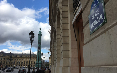 Place Vendome w Paryżu, tu swoje butiki mają najbardziej znane marki luksusowe. Tutaj też w 2021 rok
