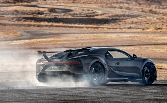 Bugatti Chiron Pur Sport - to jedna z najbardziej torowych wersji Chirona.