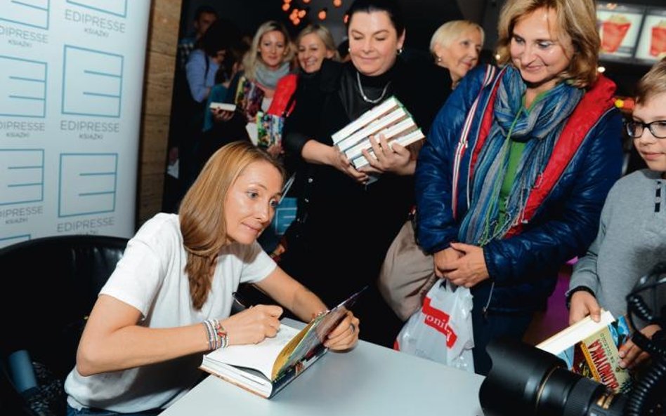 Beata Pawlikowska wydała dotąd – włącznie ze wznowieniami – ponad 170 tytułów. Można czytać naręczam