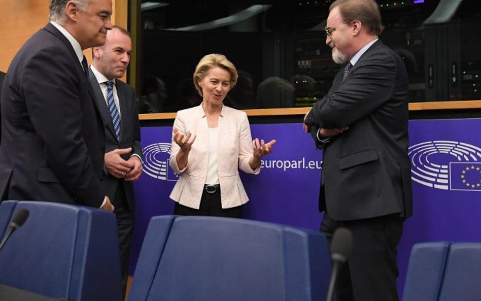 Ursulę von der Leyen na stanowisku szefa KE musi jeszcze zatwierdzić europarlament