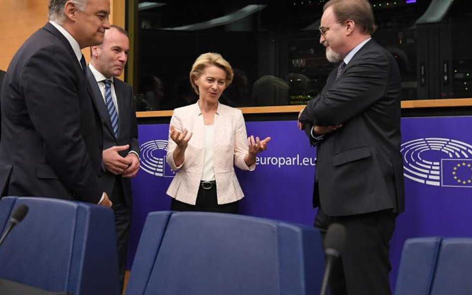 Ursulę von der Leyen na stanowisku szefa KE musi jeszcze zatwierdzić europarlament