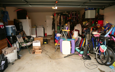 Czy zarządca może usunąć z garażu prywatne rzeczy właściciela lokalu