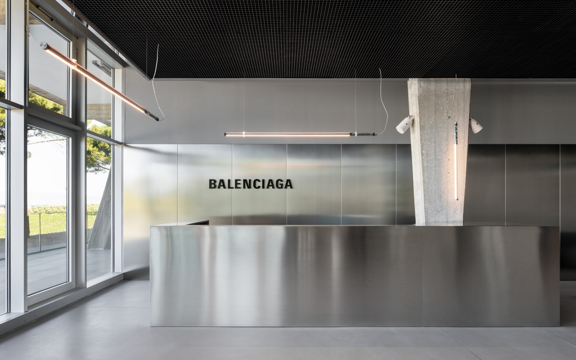 Nowa siedziba Balenciagi. Opuszczona fabryka w Toskanii zyskała nowe życie