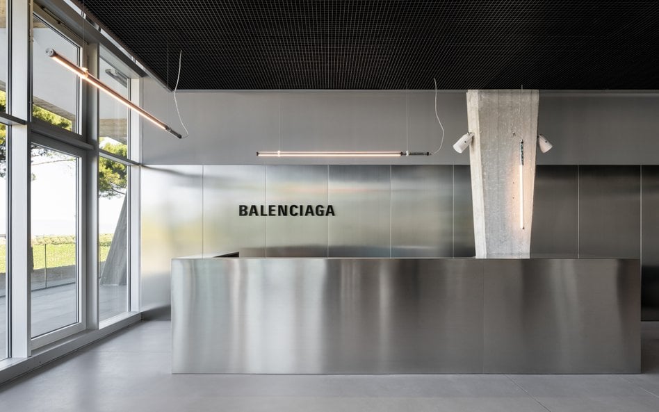 Architekci z włoskiej pracowni Metrooffice Architetti zaadaptowali dla Balenciagi dawną fabrykę tore