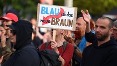 Protest przeciwko wiecowi wyborczemu Alternatywy dla Niemiec (AfD), zorganizowanemu przed wyborami l