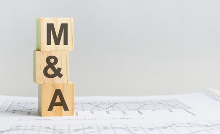 W transakcjach M&A trzeba uwzględnić sankcje. Jak się zabezpieczyć?