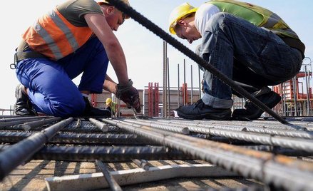 Wystarczy, że przedsiębiorca stworzy kilka mniejszych firm i zatrudni w nich tę samą osobę. Pracowni