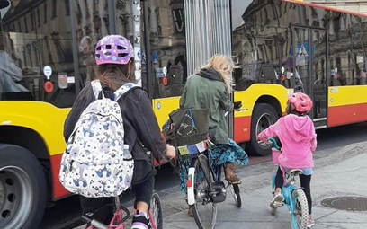 Najmłodsi rowerzyści już na starcie uczą się, jak jeździć poprawnie