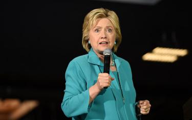 Wyborcy nie chcą zapomnieć o e-mailach Clinton