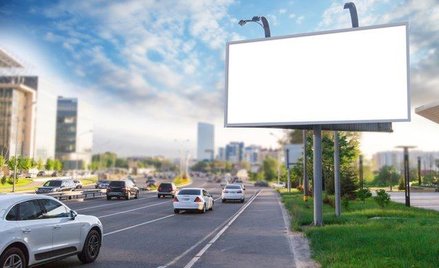 Opłatę pobiera się od tablicy reklamowej niezależnie od tego czy jest na niej eksponowana reklama