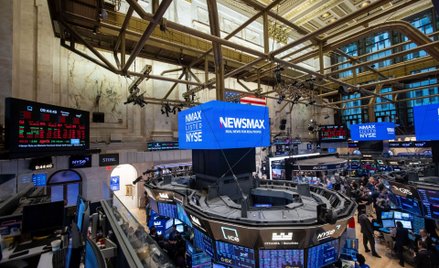 Założona przez Christophera Ruddy’ego w 1998 r. telewizja Newsmax jest medium mocno prawicowym