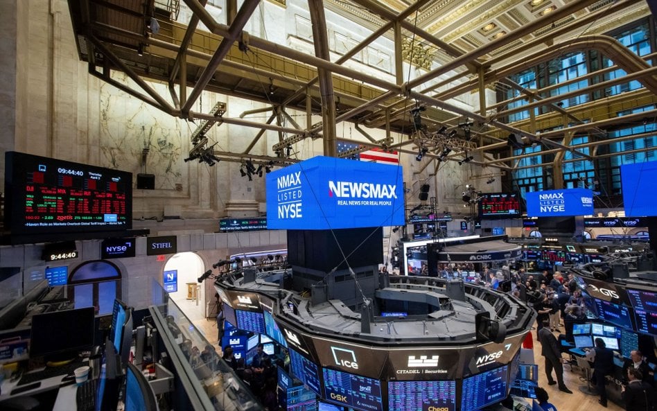 Założona przez Christophera Ruddy’ego w 1998 r. telewizja Newsmax jest medium mocno prawicowym