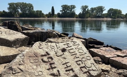Wysychający Ren odsłania kolejne obiekty, które mają być ostrzeżeniem od poprzednich pokoleń.