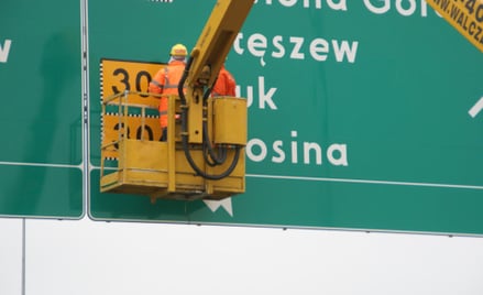 Szybkie drogi znów znacznie krótsze od planów rządu