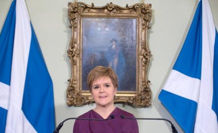 Działaniom pierwszej minister Szkocji Nicoli Sturgeon uważnie przyglądają się w Walii i Irlandii Pół